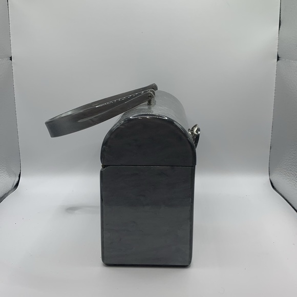 VINTAGE WILARDY GRAY LUCITE LUNCH/ BOX BAG/PURSE CLIP LOCK EXCELLENT CONDITION - Picture 3 of 9